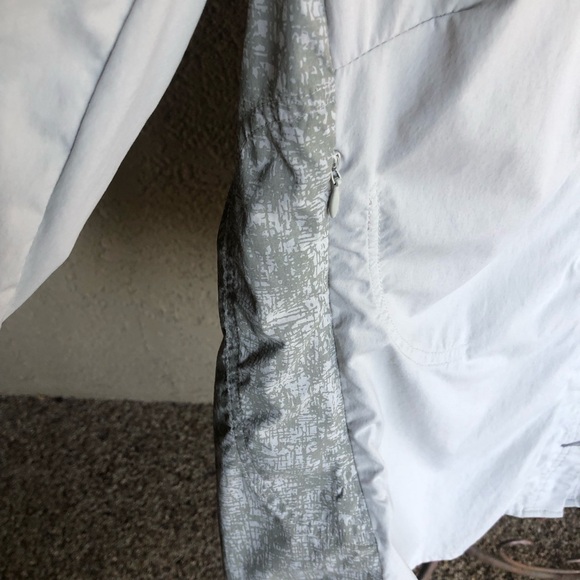 Mountain Hardware Women’s Button Front Vented Shirt Size 10 - Picture 2 of 7